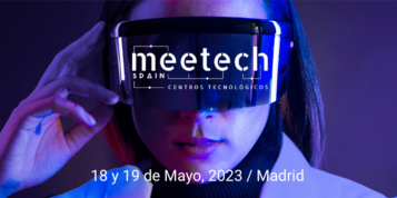 Imagen promocional para el evento Meetech. 18 y 19 de mayo en Madrid. En imagen: mujer se ajusta unas gafas futuristas. 