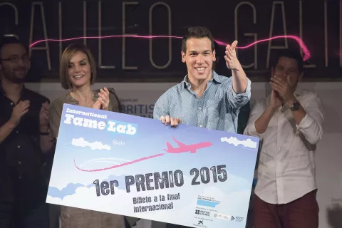  El estudiante de Biología Sanitaria, Álvaro Morales, gana la tercera edición de Famelab España 
