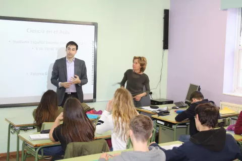 “Ciencia en el aula” acerca la lingüística a la genética y neurología en Londres