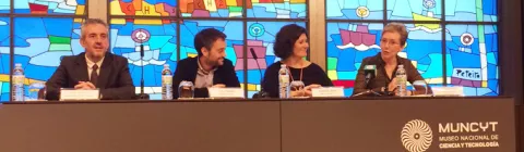 Una neurona gigante se instala en el MUNCYT de A Coruña