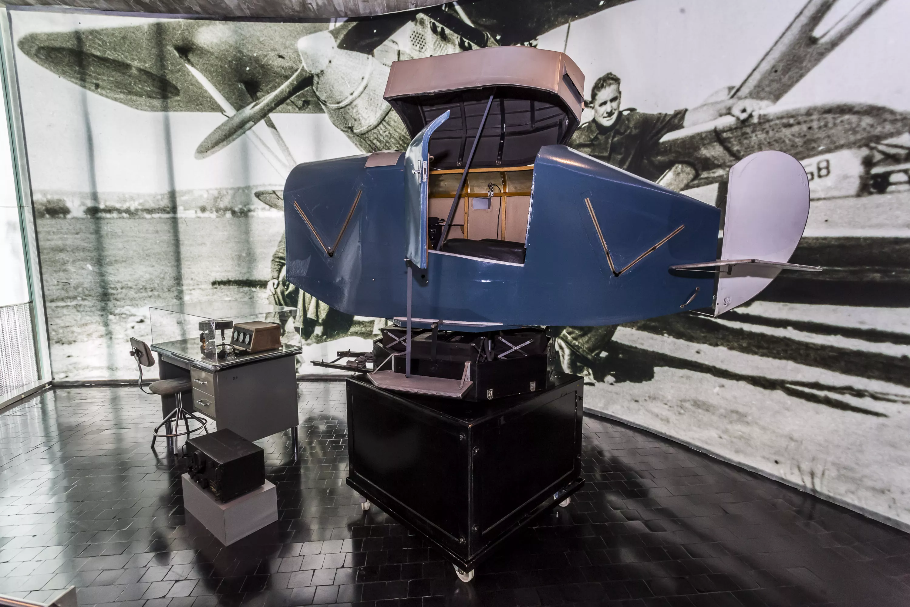 El MUNCYT de A Coruña expone el “Link Trainer”, el primer simulador comercial de vuelo del mundo