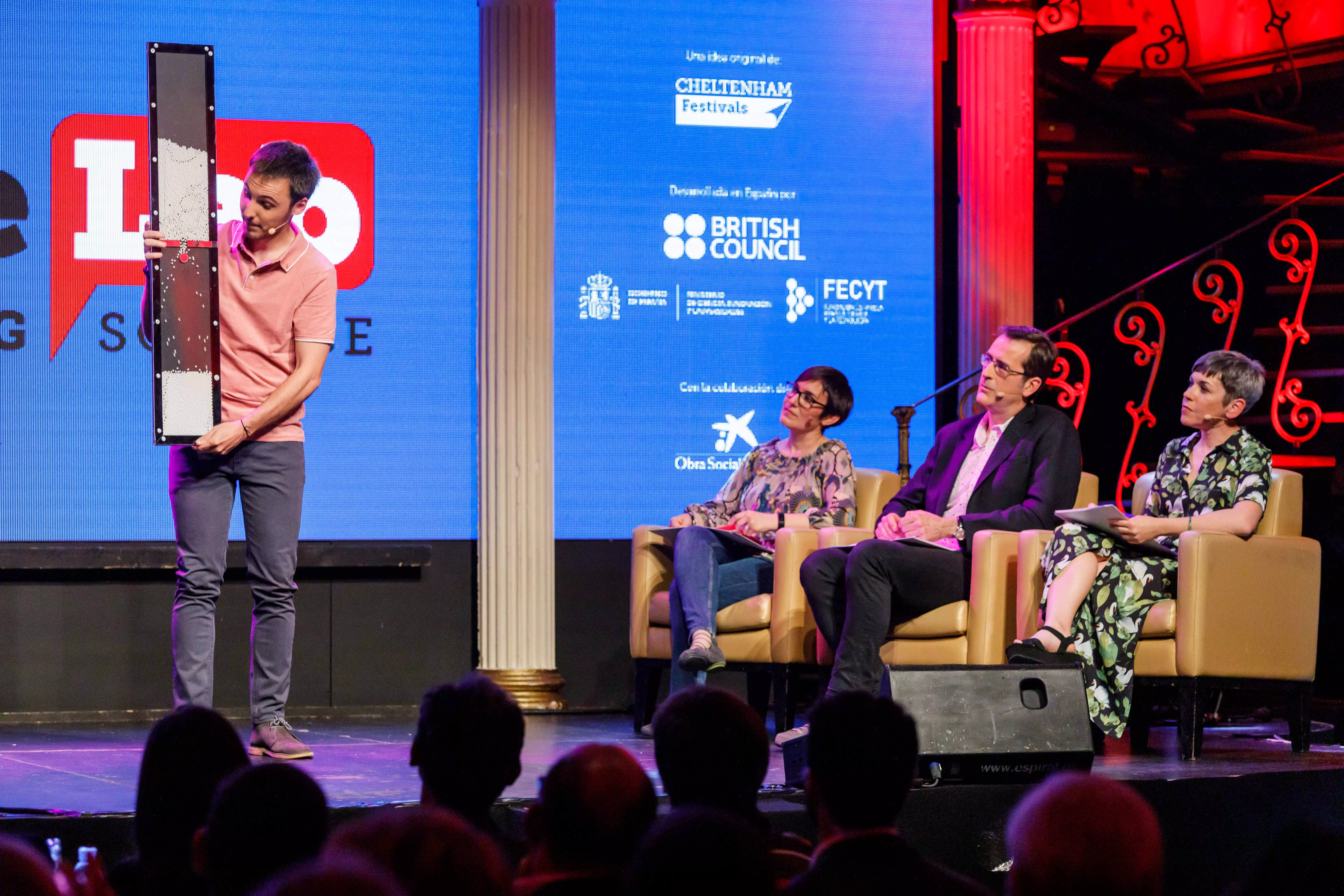 El físico Iñaki Echeverría representará a España en la final internacional de monólogos científicos FameLab 