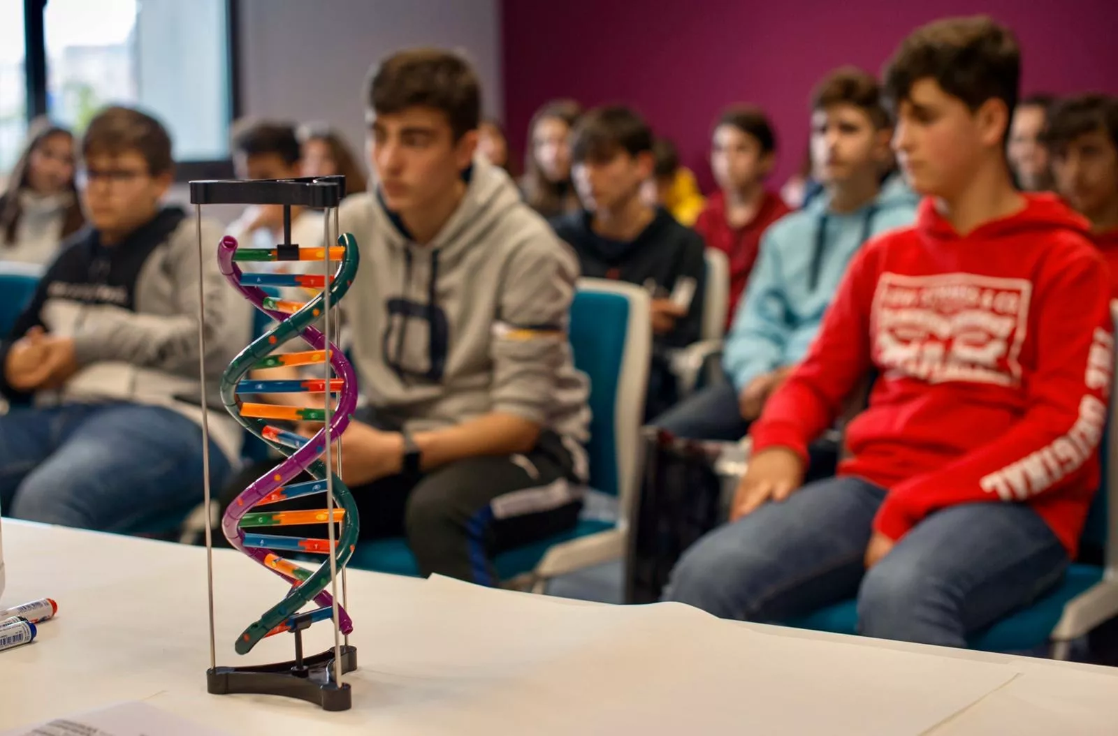 El centro en oncología GENYO recibe a los estudiantes ganadores de la 3ª edición del certamen “Conoce a un cientific@”