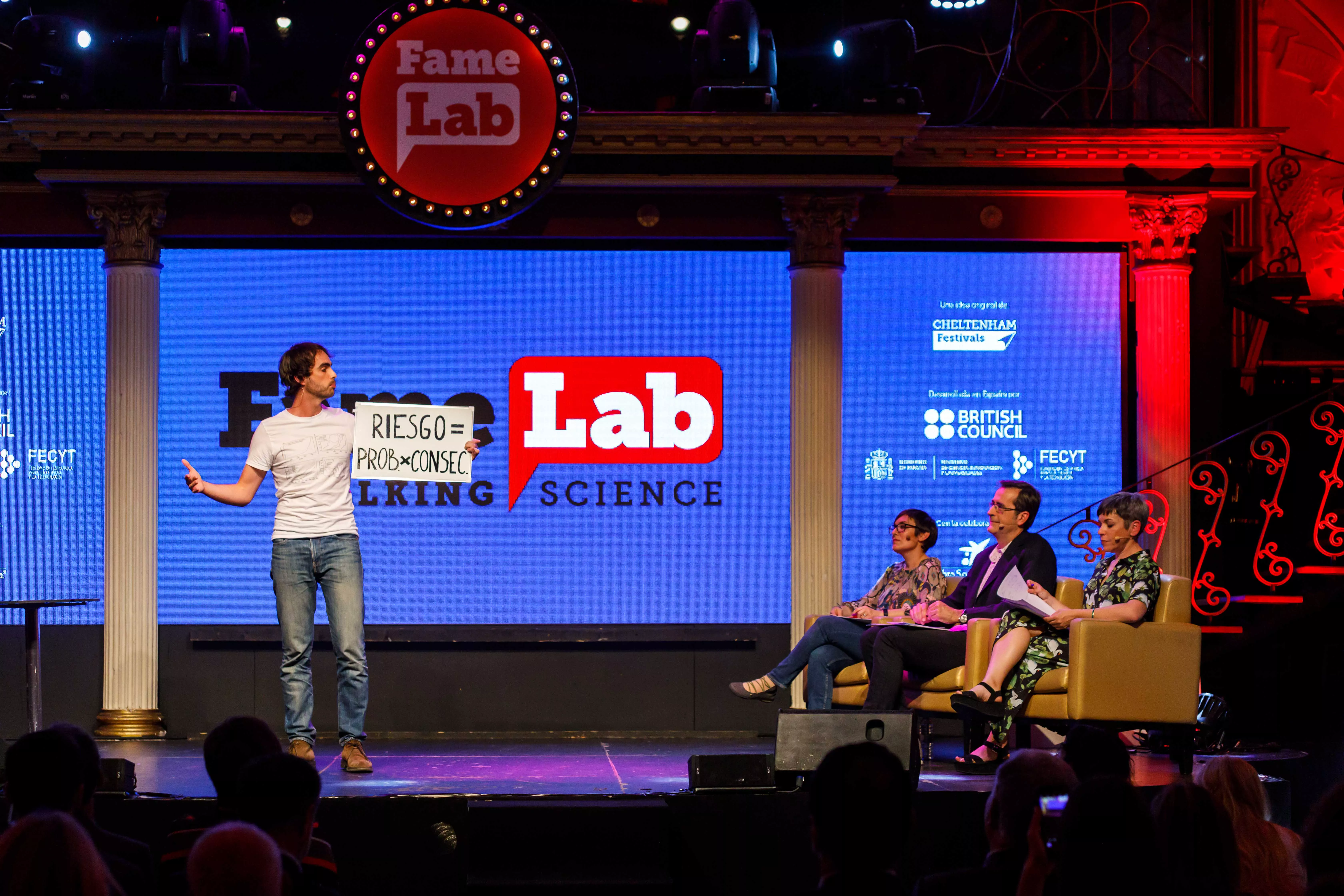 El físico Iñaki Echeverría representará a España en la final internacional de monólogos científicos FameLab 