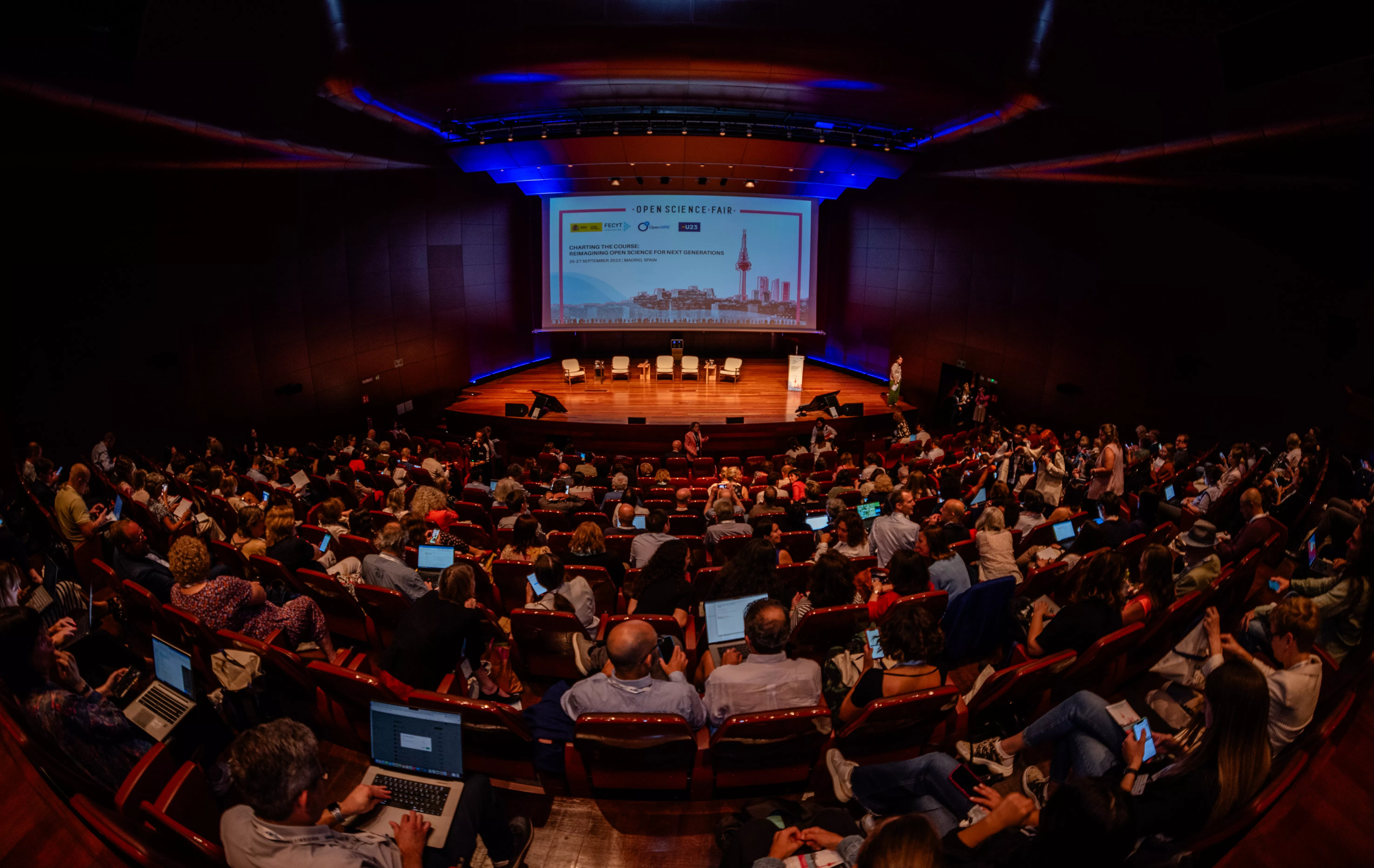 FECYT y OpenAIRE reúnen en Madrid a más de 350 agentes europeos e iberoamericanos para debatir el futuro de la ciencia abierta