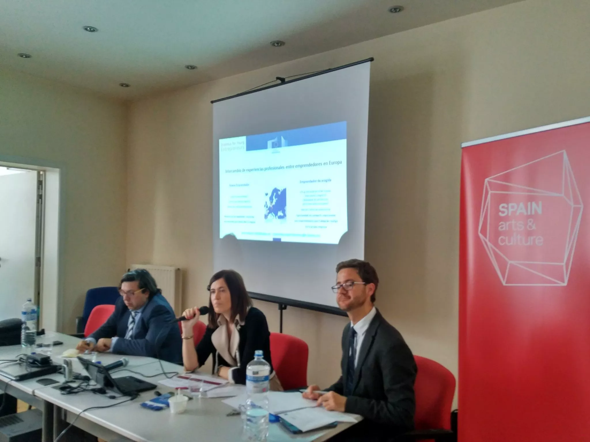 Precipita comparte su experiencia con emprendedores creativos en Bruselas