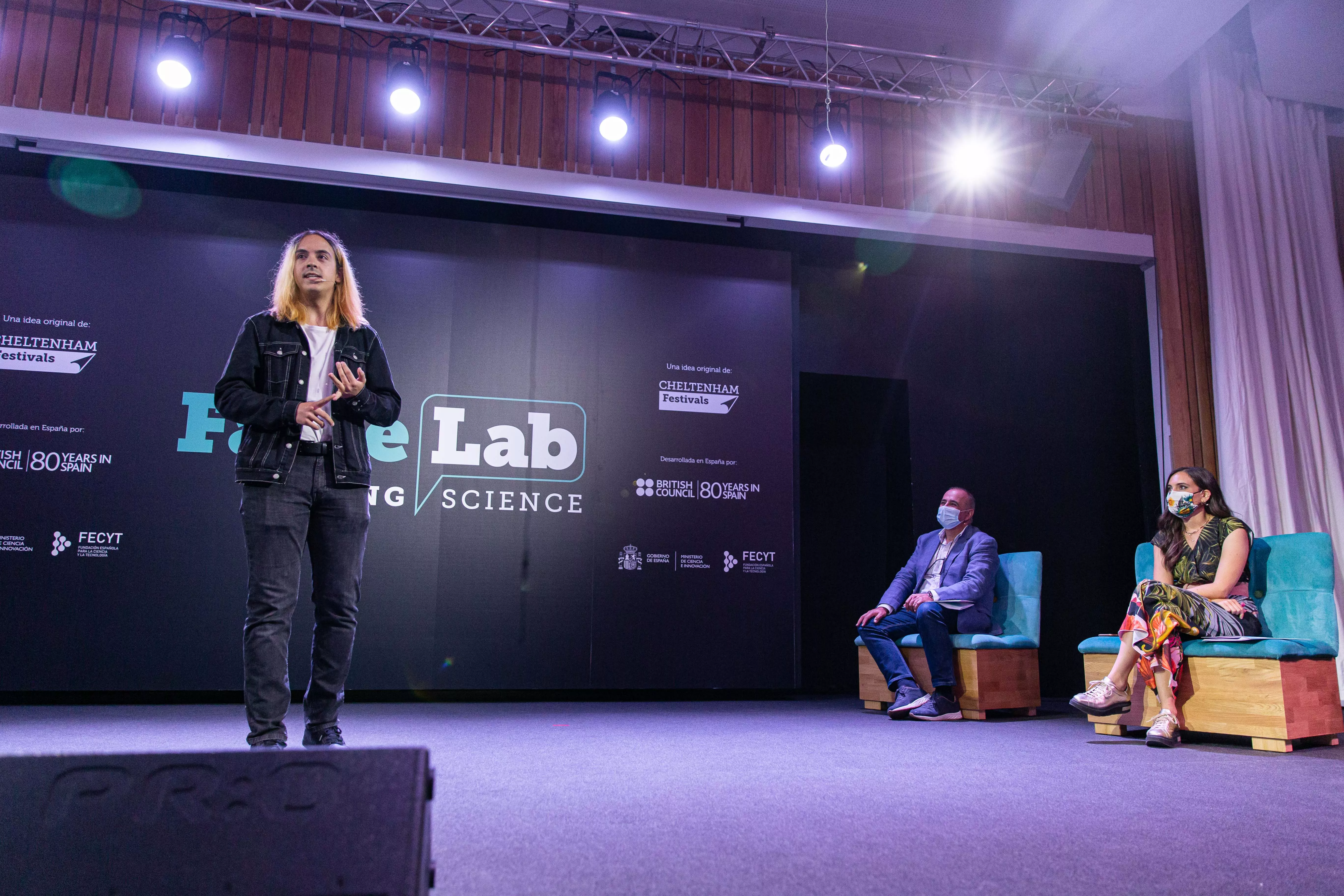 El ingeniero aeroespacial Alejandro Sánchez gana la final española de monólogos científicos FameLab 