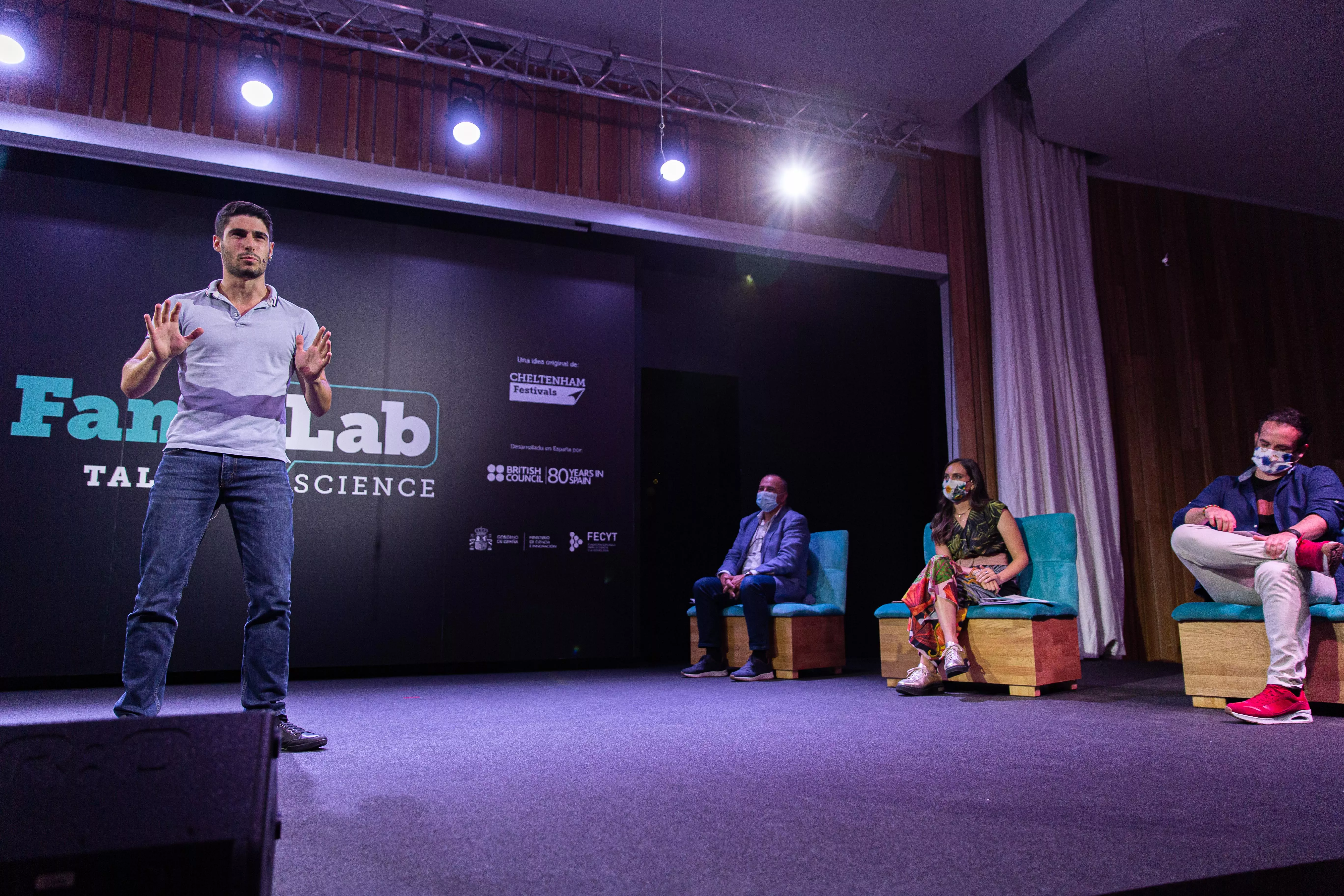 El ingeniero aeroespacial Alejandro Sánchez gana la final española de monólogos científicos FameLab 