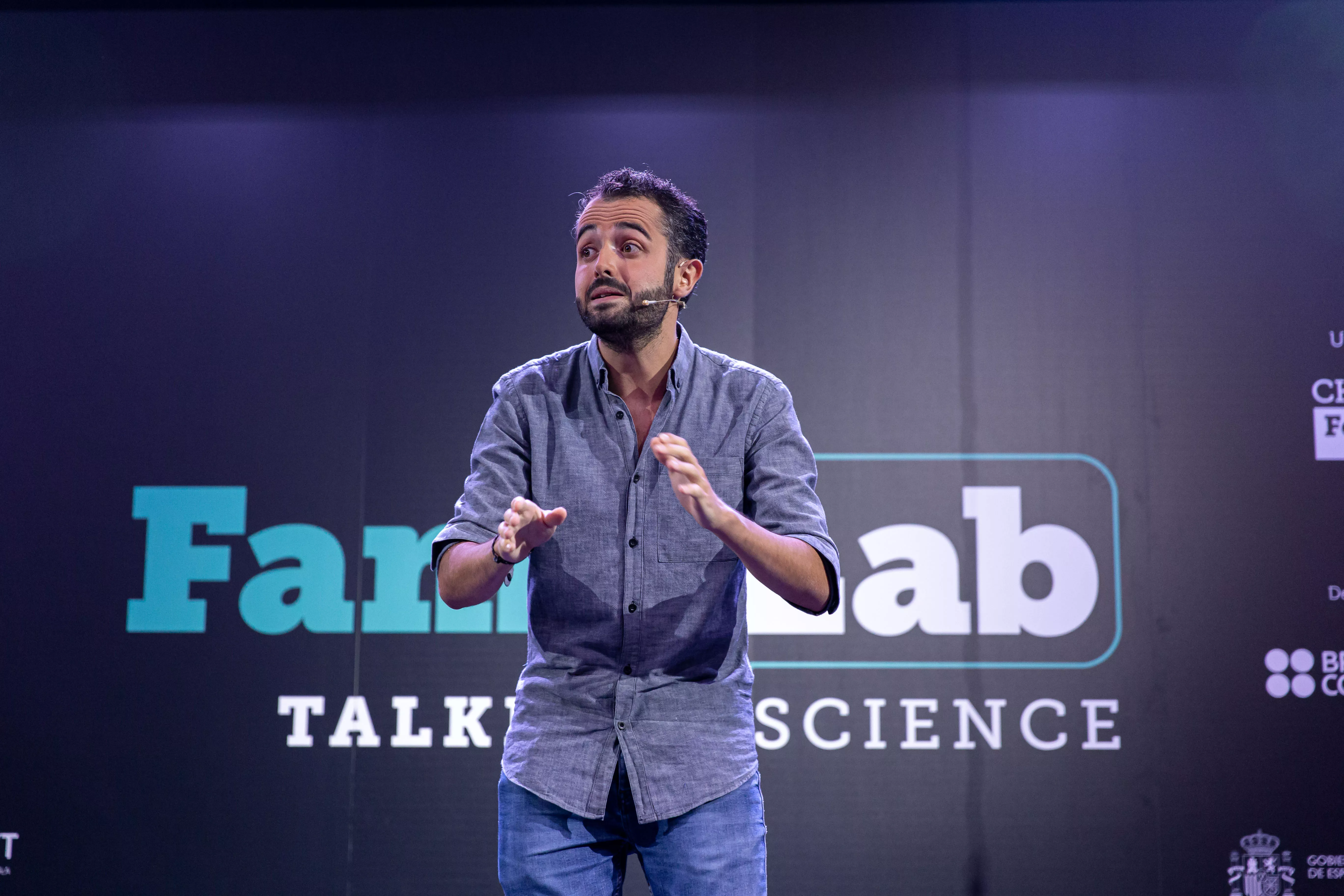 El ingeniero aeroespacial Alejandro Sánchez gana la final española de monólogos científicos FameLab 