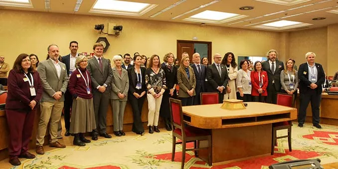 La Oficina C presenta cuatro nuevos informes sobre inteligencia artificial y educación, prevención del suicidio, materiales para la transición energética y sostenibilidad de las zonas costeras