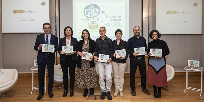 La Fundación Lilly y FECYT presentan Enseñando Ciencia con Ciencia, un libro que recoge los métodos más idóneos para enseñar ciencia