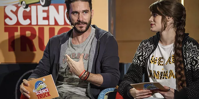 Science Truck, el nuevo proyecto de FECYT que lleva a los youtubers de ciencia a las aulas